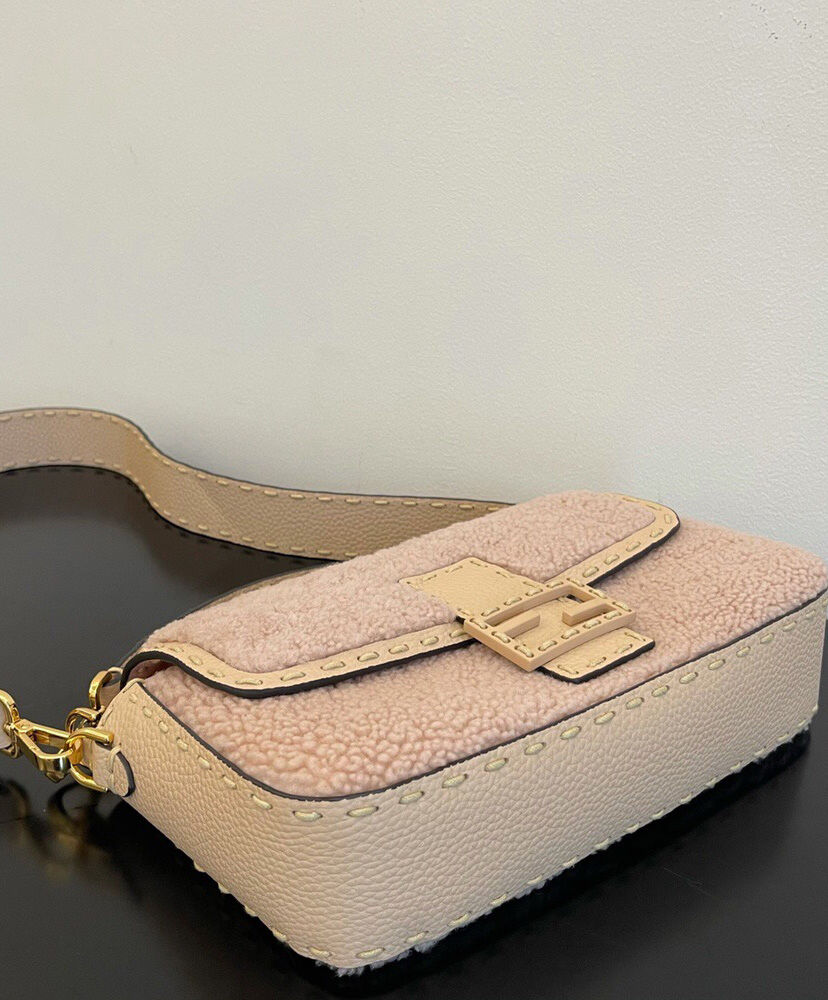 Fendi Baguette Leather Handbag 8BR600 Pink